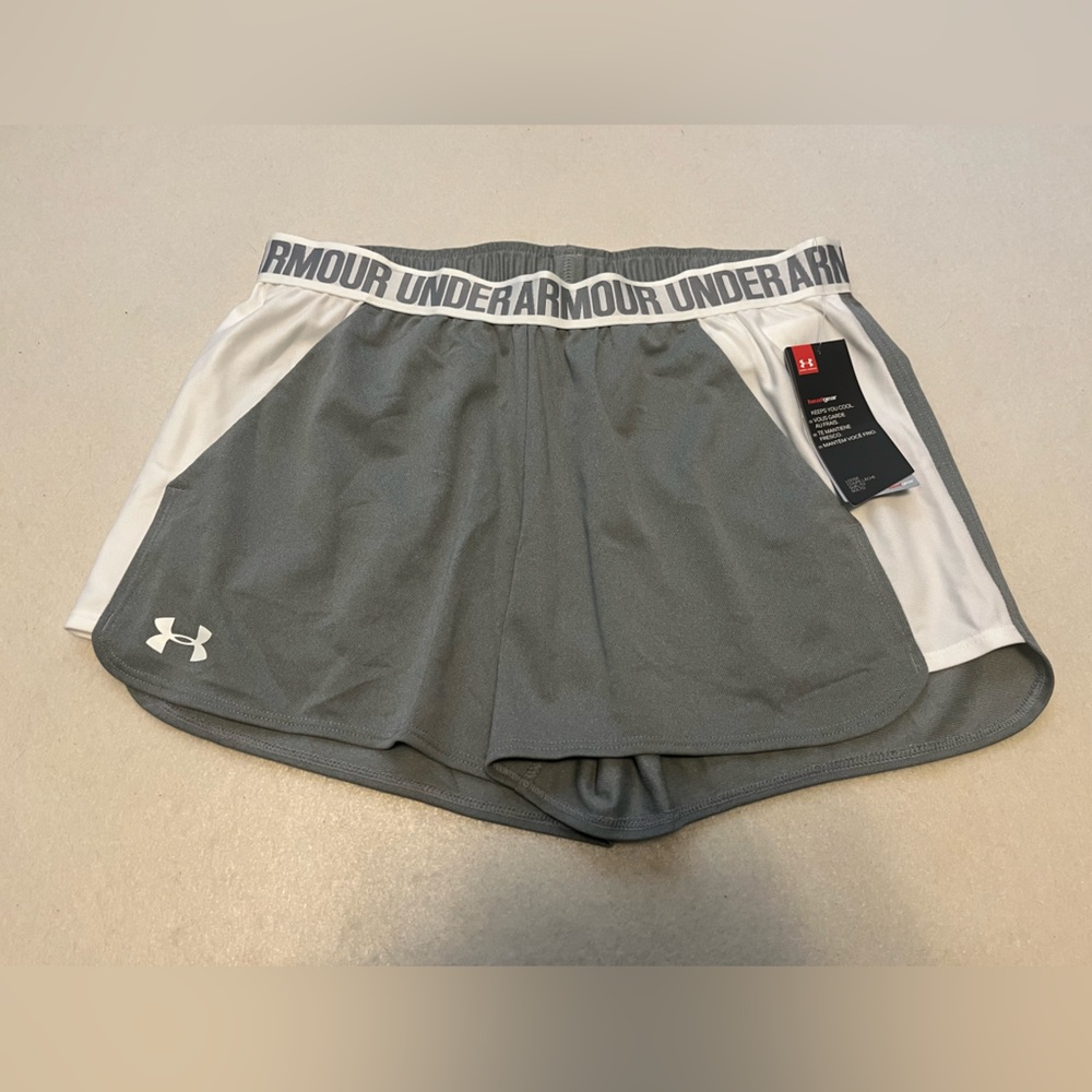 Under Armour Shorts 2.0 Loose HeatGear Pockets Light‎ Gray & White Sz M NWT